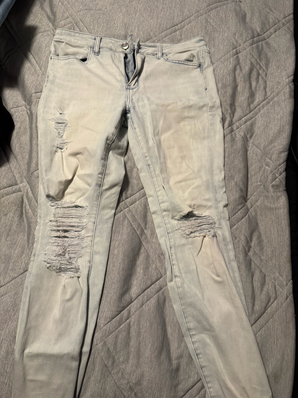 American Eagle Outfitters Light Wash Ripped Skinny Jeans